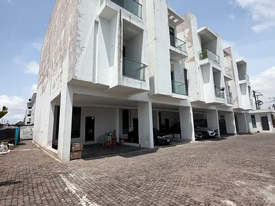 4 Bedroom Terraced House with Swimming Pool — Lekki Right Handside, Lekki Phase 1, Lekki, Lagos