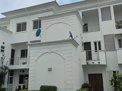 Spaciously Clean 4 Bedroom Terrace Duplex + BQ — Banana Island Estate, Ikoyi, Lagos