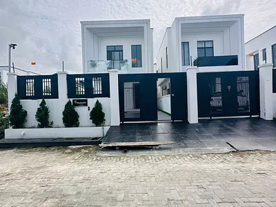 *spacious 5 Bedroom Detached Duplex with BQ and Swimming Pool* — Lekki, Lagos