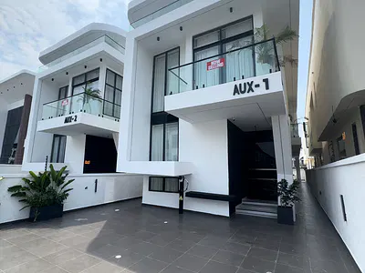 Luxury 5 Bedroom Detached Duplex + BQ, Pool, Gym — Lekki, Lagos