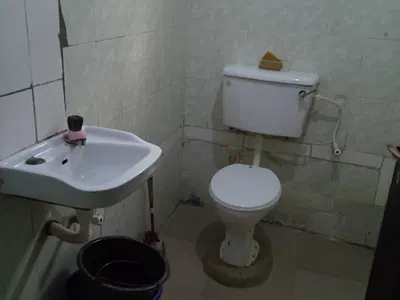 Clean and Spacious Parlor Space Available — Ado Road, Ajah, Lagos