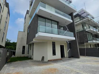 5 Bedroom Detached House with 2 Room Boysquarters — Ikoyi, Lagos