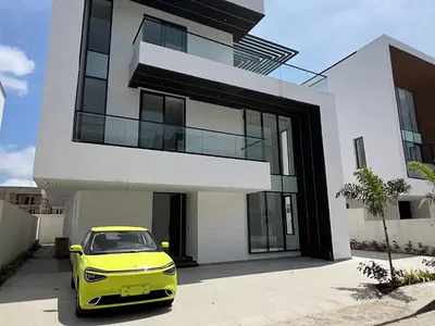Beautifully Designed 6-Bedroom Detached Home with Pool, Cinema, Rooftop — Lekki, Lagos
