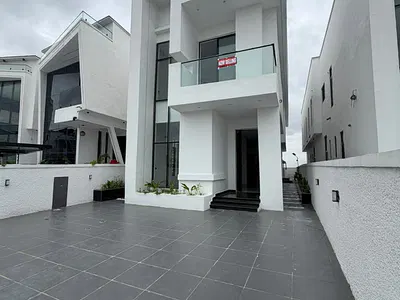 Luxury 5-Bedroom Detached Duplex with BQ & Swimming Pool — Ajah, Lagos