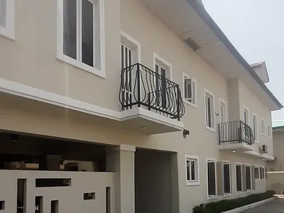 Serviced 3 Bedroom En-Suite Flat with 1 Room BQ — Lekki, Lagos