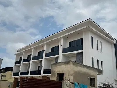 Luxurious 4 Bedroom Terraced Duplex with BQ — Admiralty Road, Lekki Phase 1, Lekki, Lagos