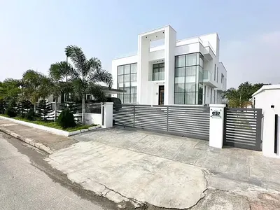 8 Bedrooms Duplex with Pool, Penthouse, Cinema & BQ — Royal Garden Estate, Ajah, Lagos