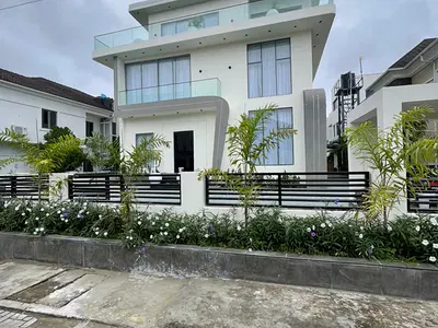 Luxury 5 Bedroom Fully Detached Duplex + BQ, Pool, Cinema — Lekki, Lagos