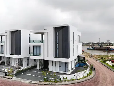 Luxury 6 Bedroom Detached House with Pool, Elevator, Cinema and BQ — Osapa, Lekki, Lagos