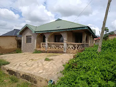 3 Bedrooms Detached Bungalow with Shop — Kole Area, Off Arulogun/Ojoo Road, Ojoo, Ibadan, Oyo