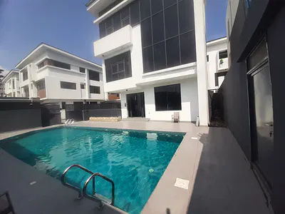 Serviced 5 Bedroom En-Suite Detached Duplex in a Communal Estate — Ikoyi, Lagos