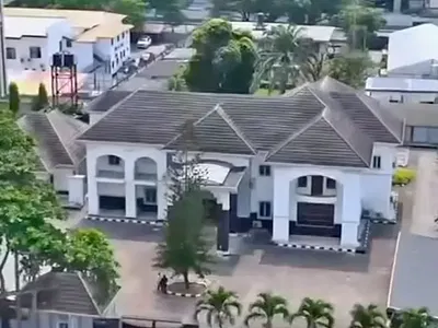 On 3100SQM Land Fully Detached Mansion House with Chalets — Ikoyi, Lagos