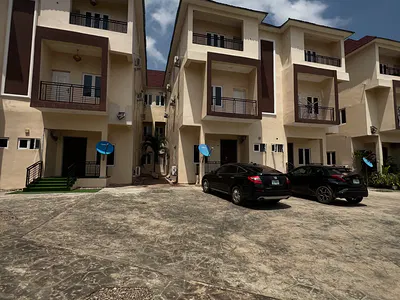 Massive 5 Bedroom Terraced Duplex with BQ Serviced with Acs — Diplomatic Zone, Katampe Extension, Katampe, Abuja