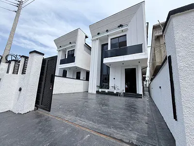 5 Bedroom Detached Duplex with Swimming Pool — Lekki, Lagos