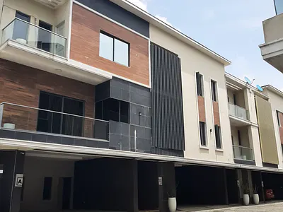 Serviced 4 Bedroom En-Suite Townhouse with 1 Room BQ — Lekki, Lagos
