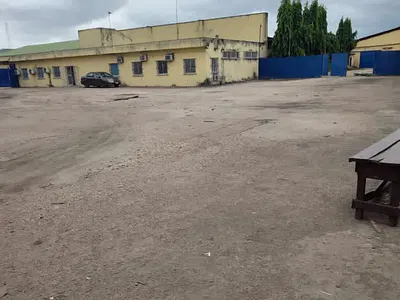 Multiple Bay Warehouse with Offices — Ladipo Market, Ladipo, Mushin, Lagos