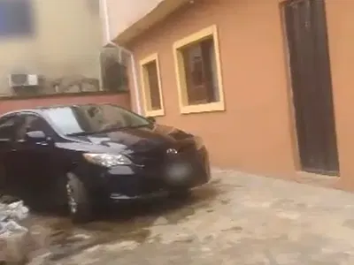 Well Built 2 Bedroom Flat — Off Morocco Roundabout, Abule Ijesha, Yaba, Lagos