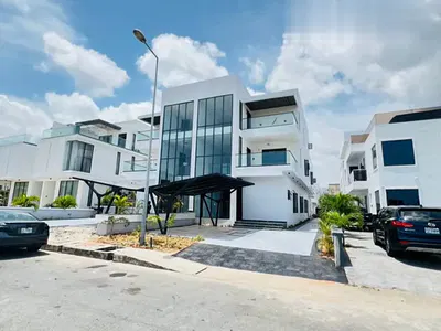 Luxury 5 Bedroom House — Lekki, Lagos