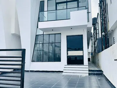 Pristine 5 Bedroom Detached Duplex with Spacious Living Room — Ajah, Lagos