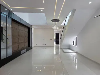 5 Bedroom House with Swimming Pool — Lekki, Lagos