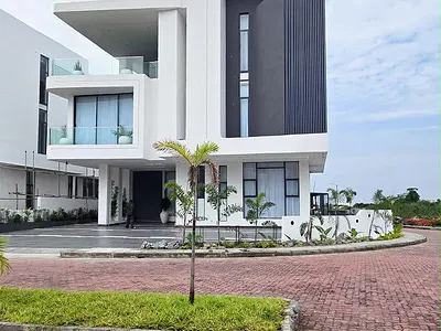 5 Bedroom Fully Detached Duplex with Swimming Pool, Gym, Elevator — Lekki, Lagos