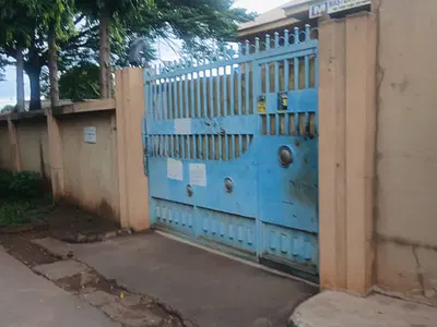 An Expanse of Land — Bent Lane Behind Traffic Light, GRA, Enugu, Enugu