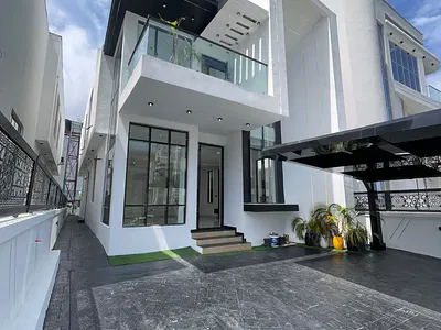 5 Bedroom Detached Duplex — Lekki, Lagos