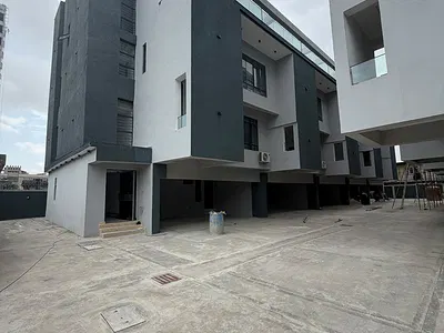 Luxurious 4 Bedroom Penthouse with Swimming Pool — Victoria Island (VI), Lagos
