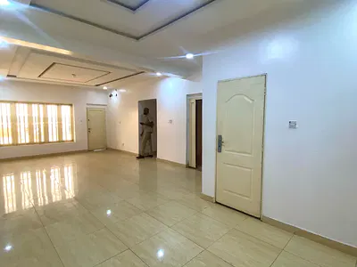 Spacious 3 Bedroom Apartment with BQ, Elevator and Pool — Lekki Phase 1, Lekki, Lagos