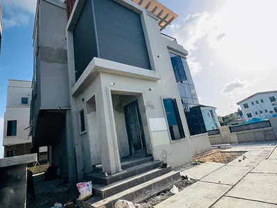 Stunning 4 Bedroom Detached Duplex with Rooftop Terrace — Surulere, Lagos