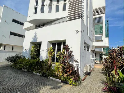 Exquisite 5 Bedroom Detached Duplex with 2 BQS — Banana Island, Ikoyi, Lagos