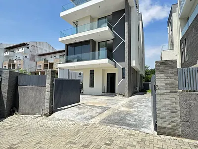 6 Bedroom Detached Duplex — Ikoyi, Lagos