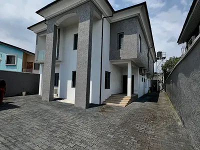 6 Bedroom Detached Duplex — Surulere, Lagos