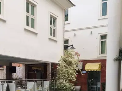 Beautiful Well Located 32 Rooms Hotel — Ikeja GRA, Ikeja, Lagos