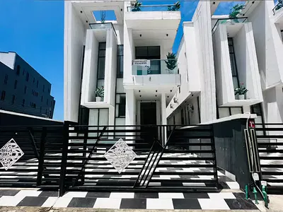 Prestigious 5 Bedroom Detached Duplex with Swimming Pool and BQ — Chevron, Lekki, Lagos