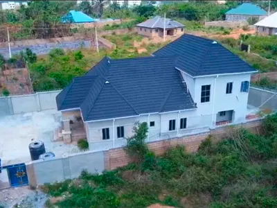 Uncompleted 4 Bedroom Duplex — Ibadan Ife Expressway, Osegere/Awaye, Ibadan, Oyo
