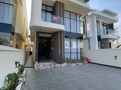 5 Bedroom Detached Duplex — Lekki, Lagos