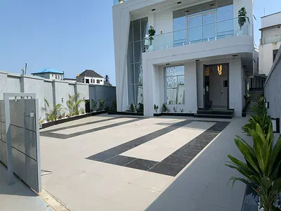 Contemporary 5 Bedroom Detached Duplex with Swimming Pool, Gym &cinema — Lekki, Lagos