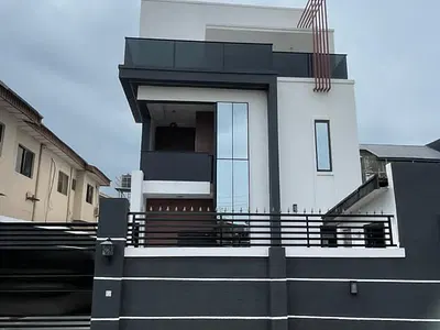 Luxury 5 Bedroom Detached Duplex — Magodo, Lagos