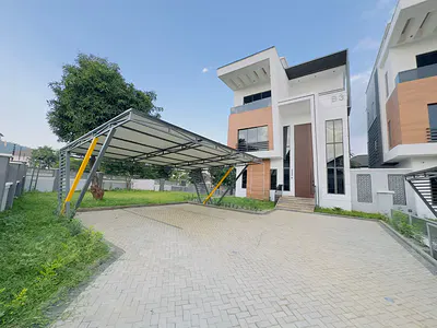 Smart Home 6 Bedroom Detached Duplex with Elevator, Gen, Inverter, CCTV — Katampe, Abuja