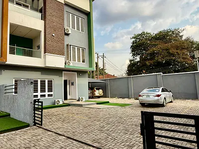 5 Bedroom Triplex — Iyaganku, Ibadan, Oyo