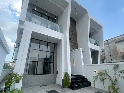Lovely 5 Bedroom Semi Detached Duplex + Pool, Private Wine Bar, BQ — Ajah, Lagos