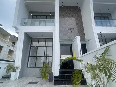 Luxury 5 Bedroom Duplex with Swimming Pool, Private Wine Bar & BQ — Luxury 5 Bedroom Duplex with Swimming Pool, Private Wine Bar & BQ, Ajah, Lagos