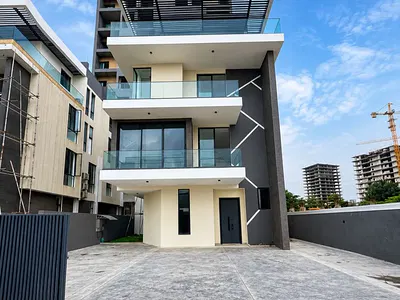 Tastefully Finished 6 Bedroom En-Suite Detached House — Ikoyi, Lagos