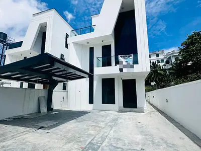 Exquisite 5 Bedroom Detached Duplex with Swimming Pool, Cinema and Gym — Lekki, Lagos