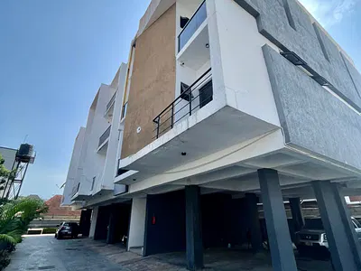 Spacious Luxury 2 Bedroom Apartment with Acs, Refrigerator, Pool+gym — Ologolo, Lekki, Lagos