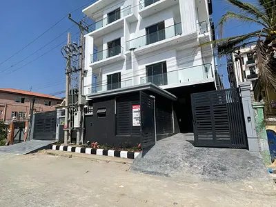 Contemporary 3 Bedroom Penthouse in a Communal Living Space — Ikate, Lekki, Lagos