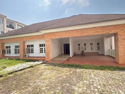 5 Bedroom Bungalow with Guest Chalets — Guzape District, Abuja