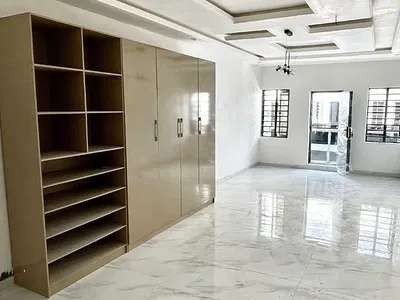 Beautiful Luxurious Juicy Spacious Charming Shared Apartment — Orchid Hotel Road, Lekki Phase 2, Lekki, Lagos