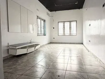 Spacious Masters Bedroom Ensiute Upstairs Flat — Lekki, Lagos